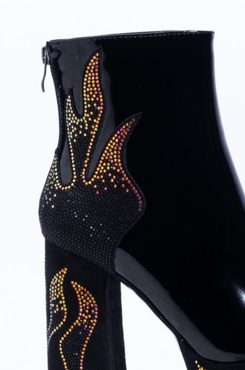 AKIRA / Azalea Wang _4